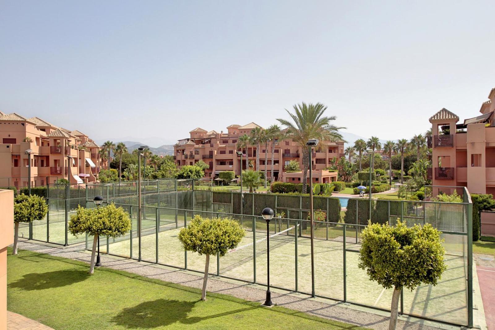 Comeback Noches De Blanco Saten Motril Exterior photo