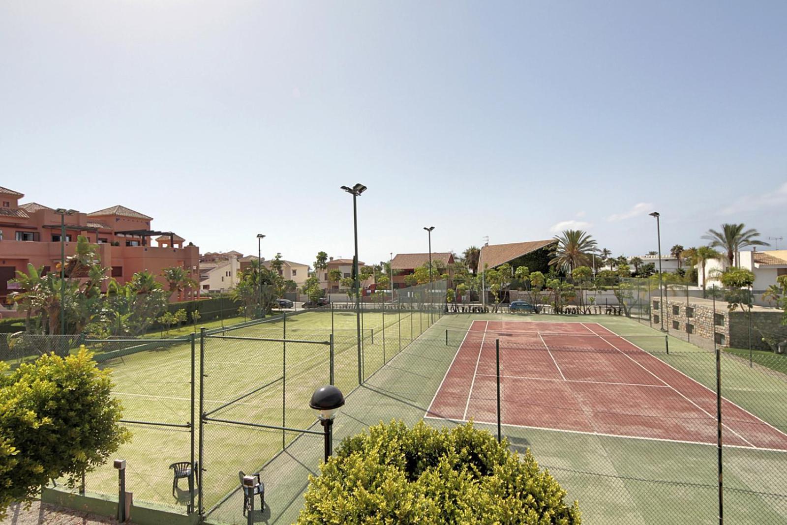 Comeback Noches De Blanco Saten Motril Exterior photo